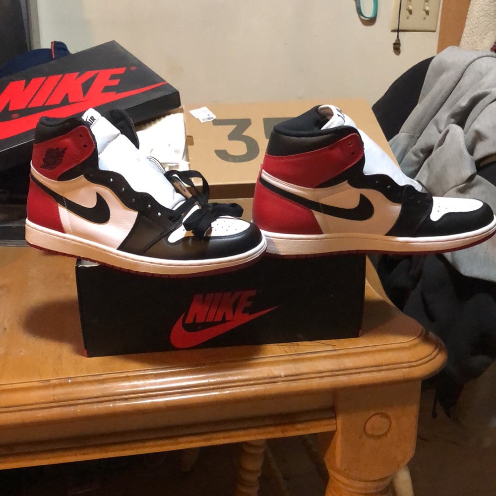 Air Jordan 1 Retro High OG - Picture 11 of 14